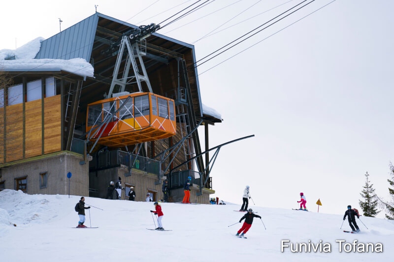 Cortina's Tofana cable car in winter