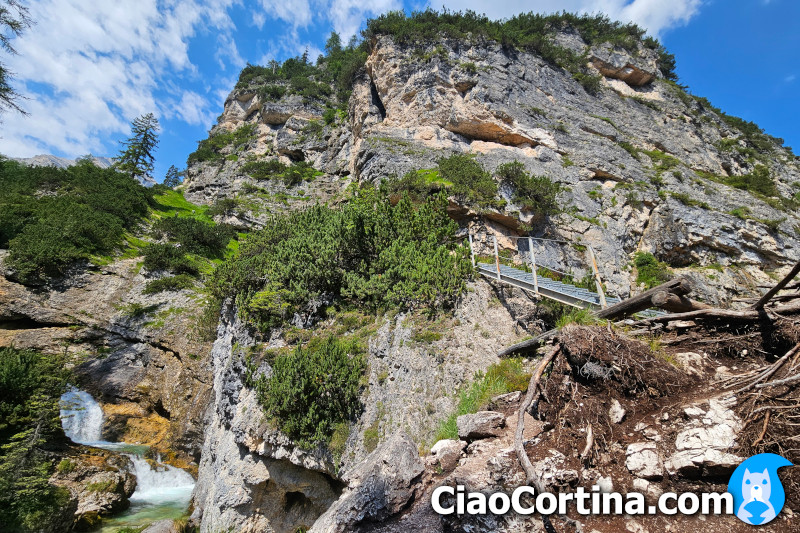 Equipped trail of canyons and waterfalls on the rü de Fanes