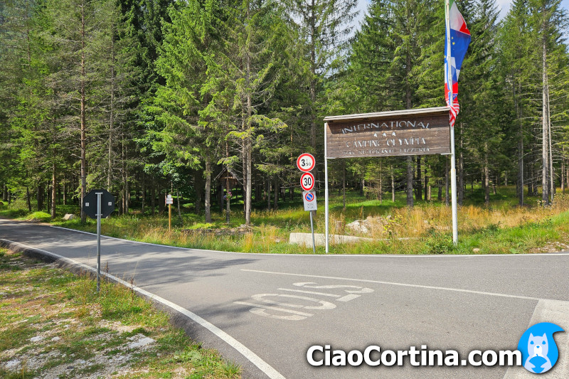 Towards the Olimpia campsite in Cortina