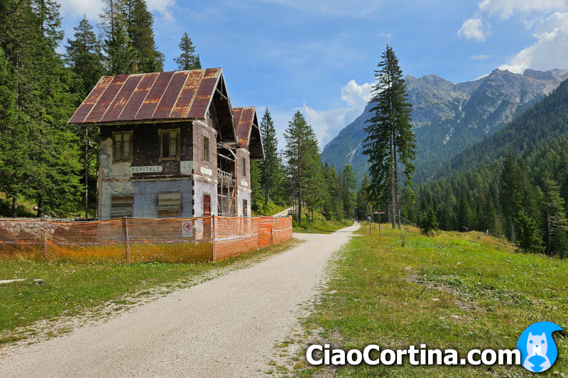 The former railway toll booth of Ospitale