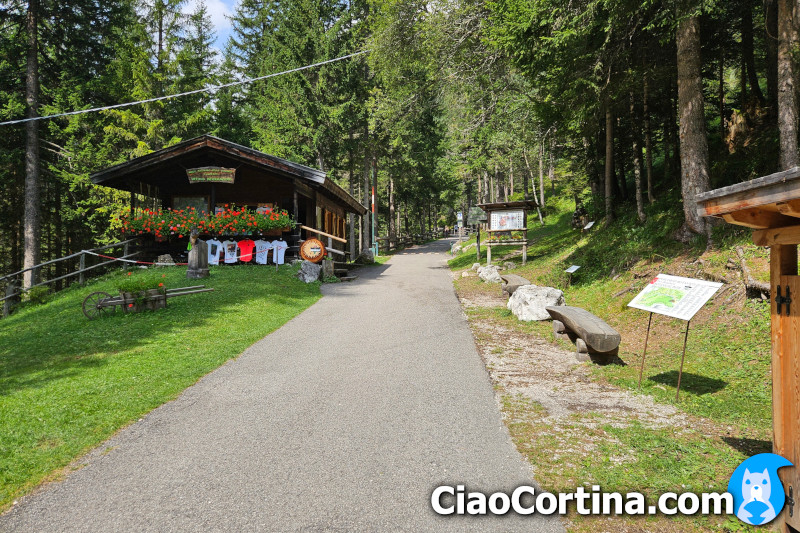 La casetta delle informazioni del parco delle Dolomiti