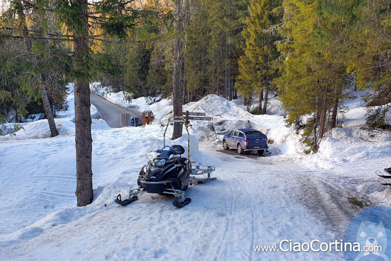 Skidoo on the way to Rifugio Dibona