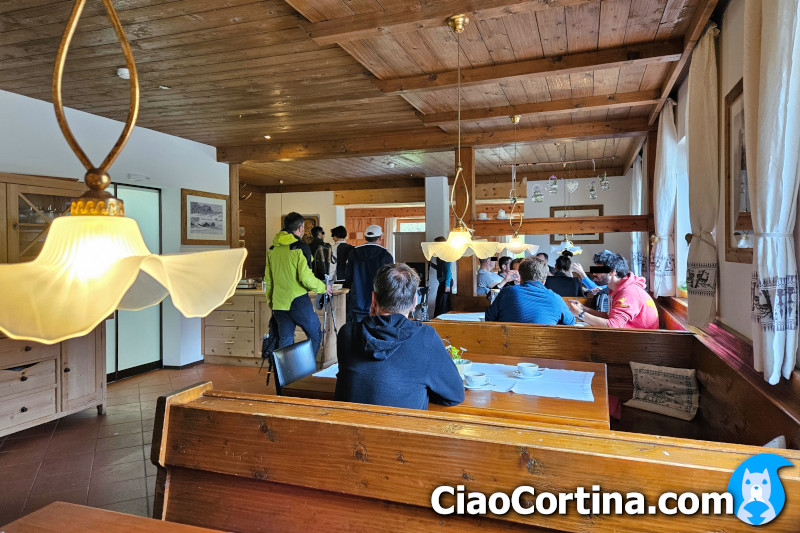 Eating at Rifugio Fodara before the confusion