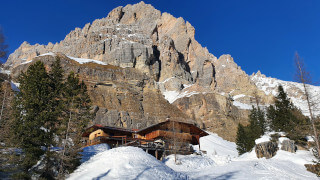 Winter hike from Fedaròla parking lot to Rifugio Dibona