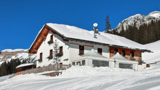 Winter hike in Cortina from Sant'Uberto to Ra Stua